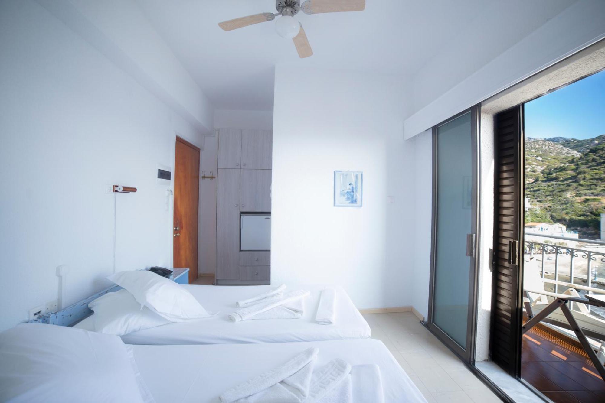 Marina Hotel Ágios Kírykos Екстериор снимка