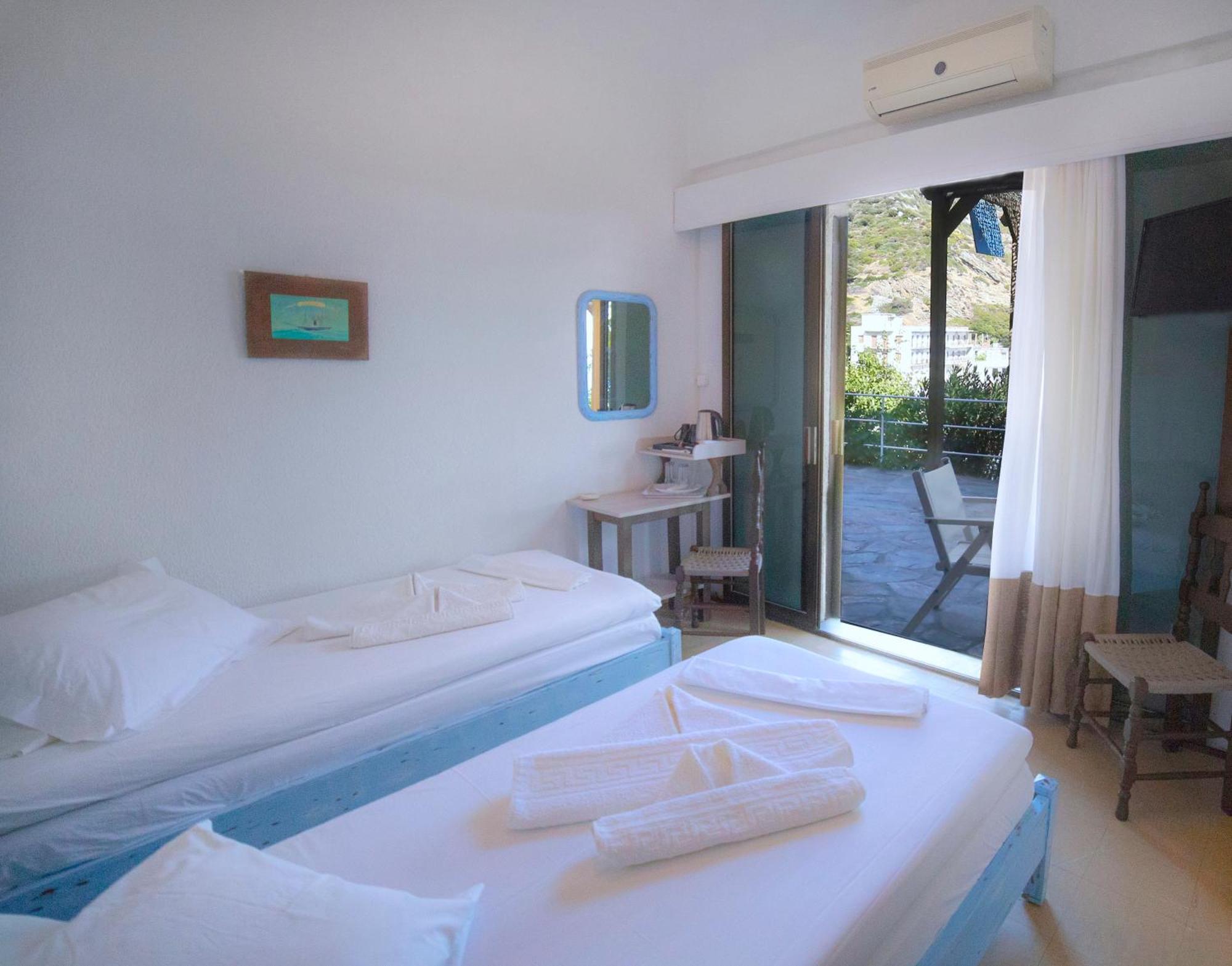 Marina Hotel Ágios Kírykos Екстериор снимка
