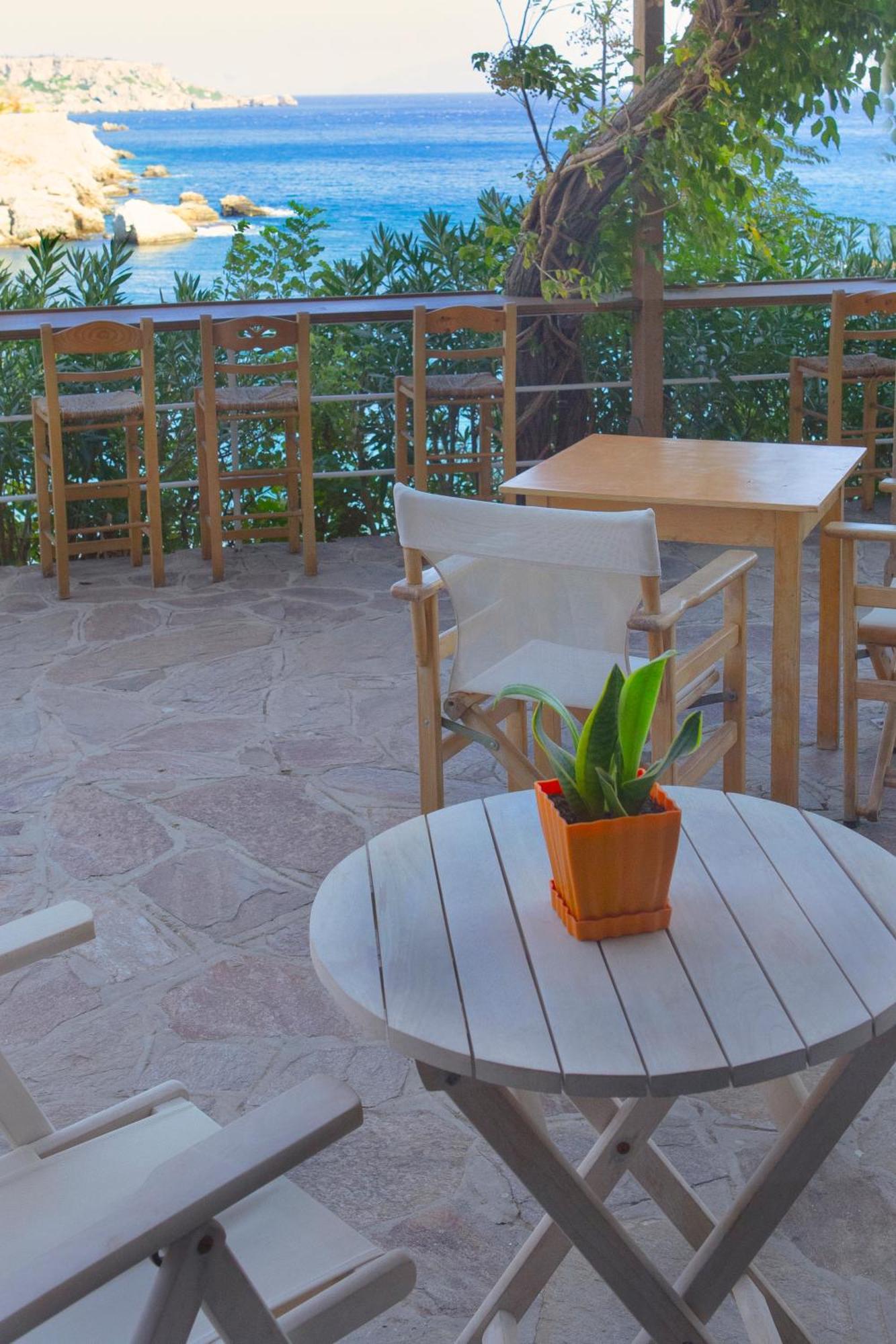 Marina Hotel Ágios Kírykos Екстериор снимка