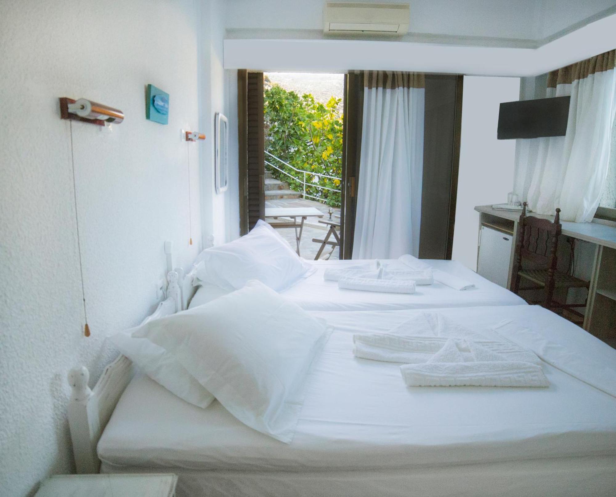 Marina Hotel Ágios Kírykos Екстериор снимка